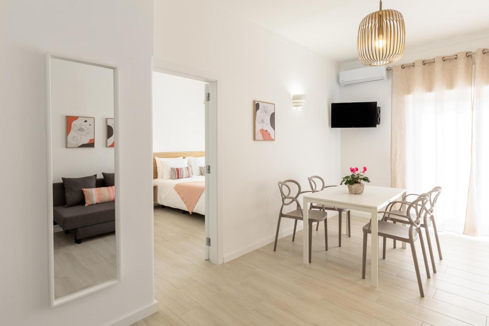 Guest Aparthotel *