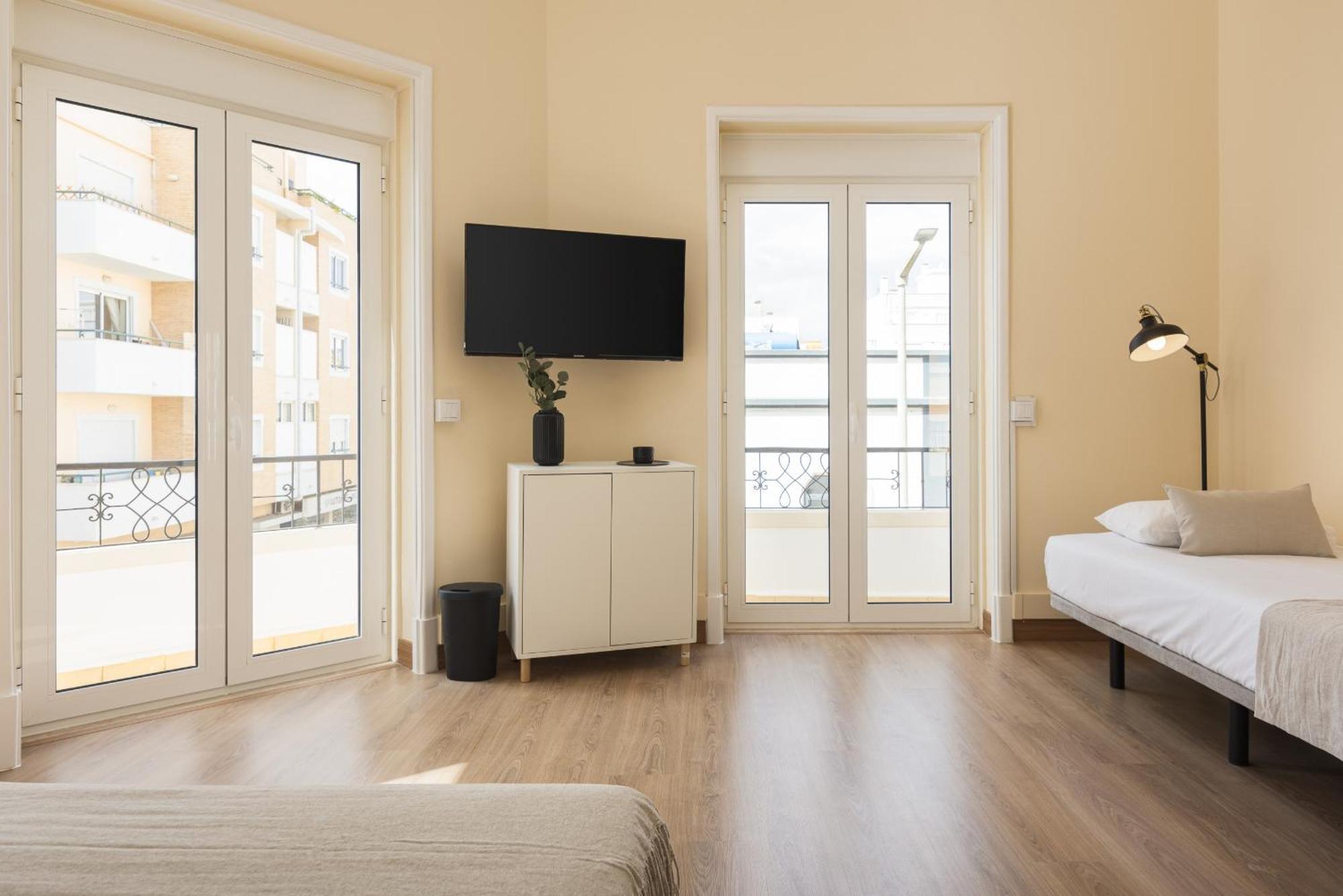 By Hd Guest house *