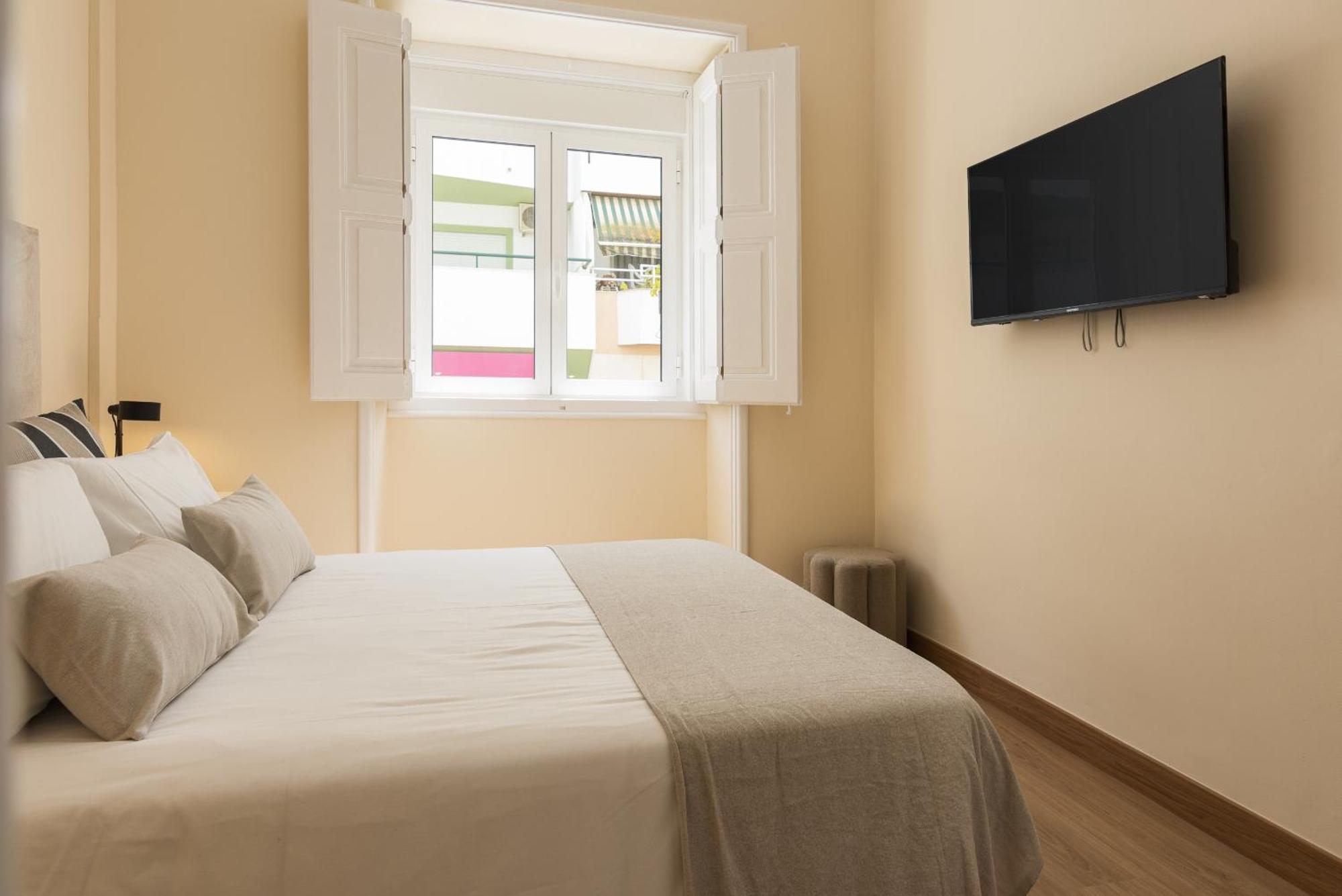 By Hd Guest house *