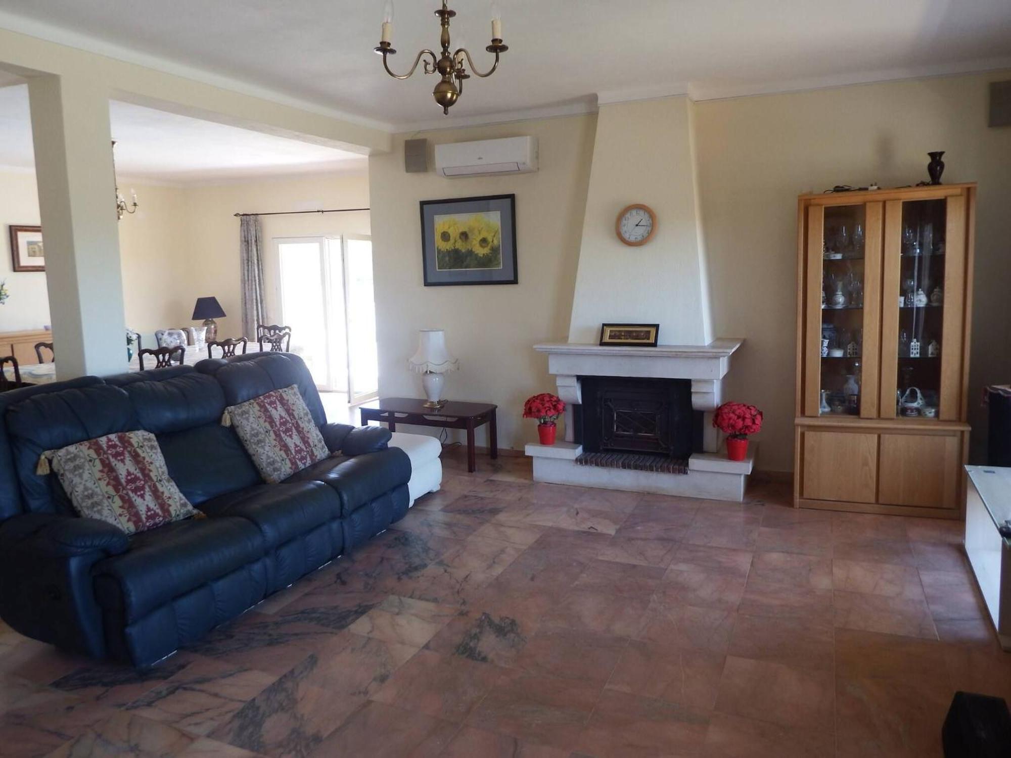 Spacious Lara Estoi With Heated Pool Villa *