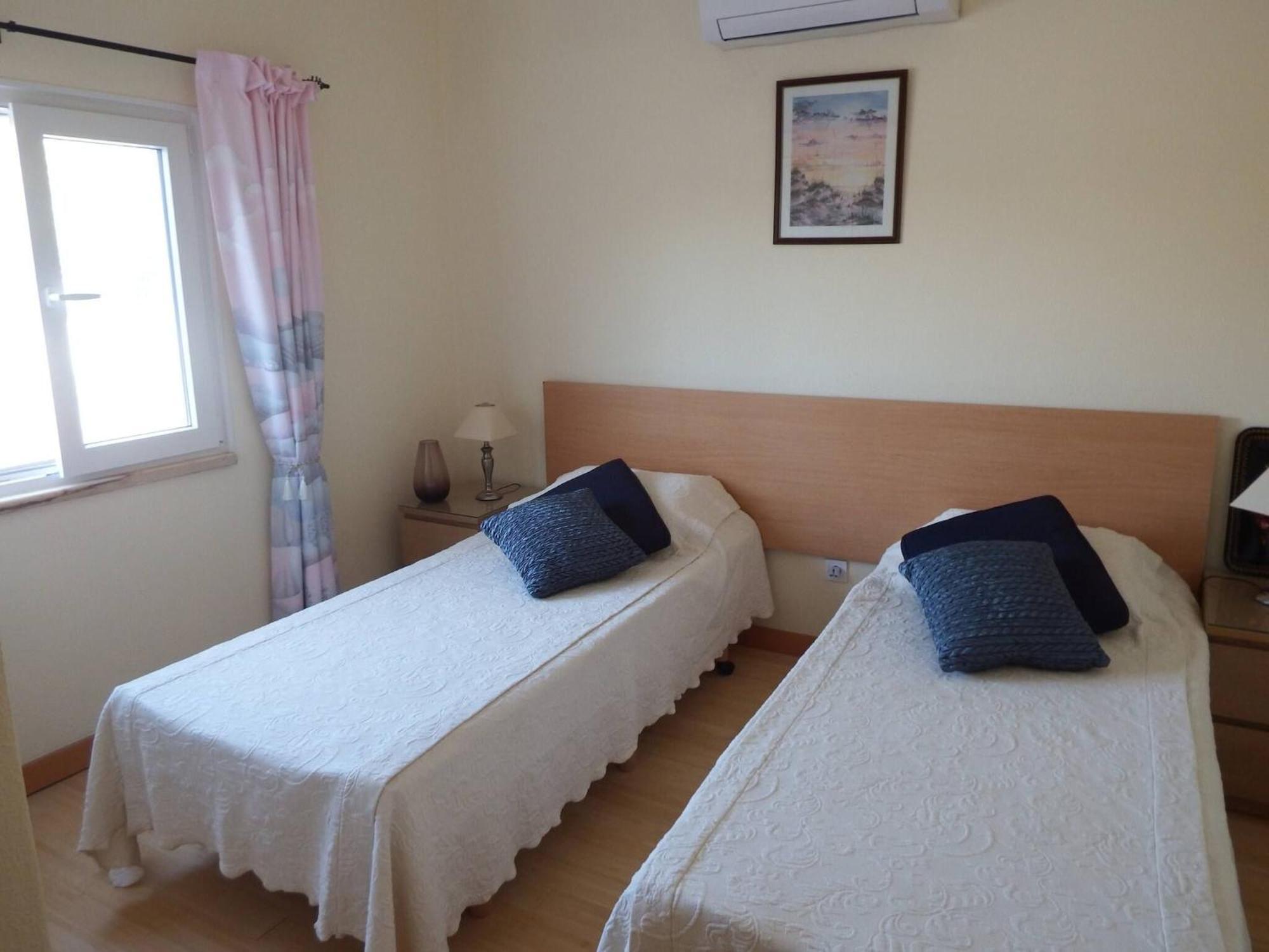 Spacious Lara Estoi With Heated Pool Faro