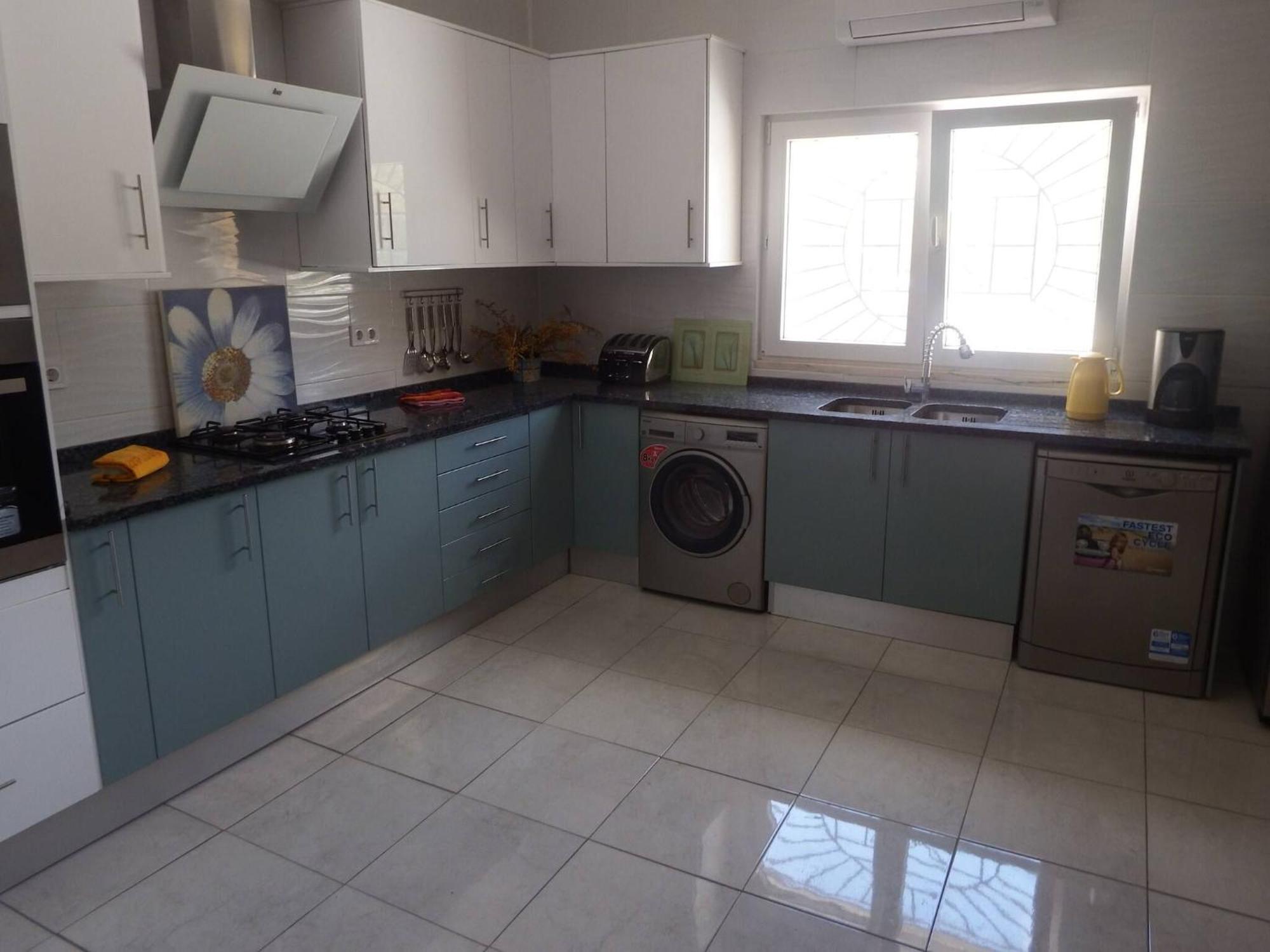 Spacious Lara Estoi With Heated Pool Villa