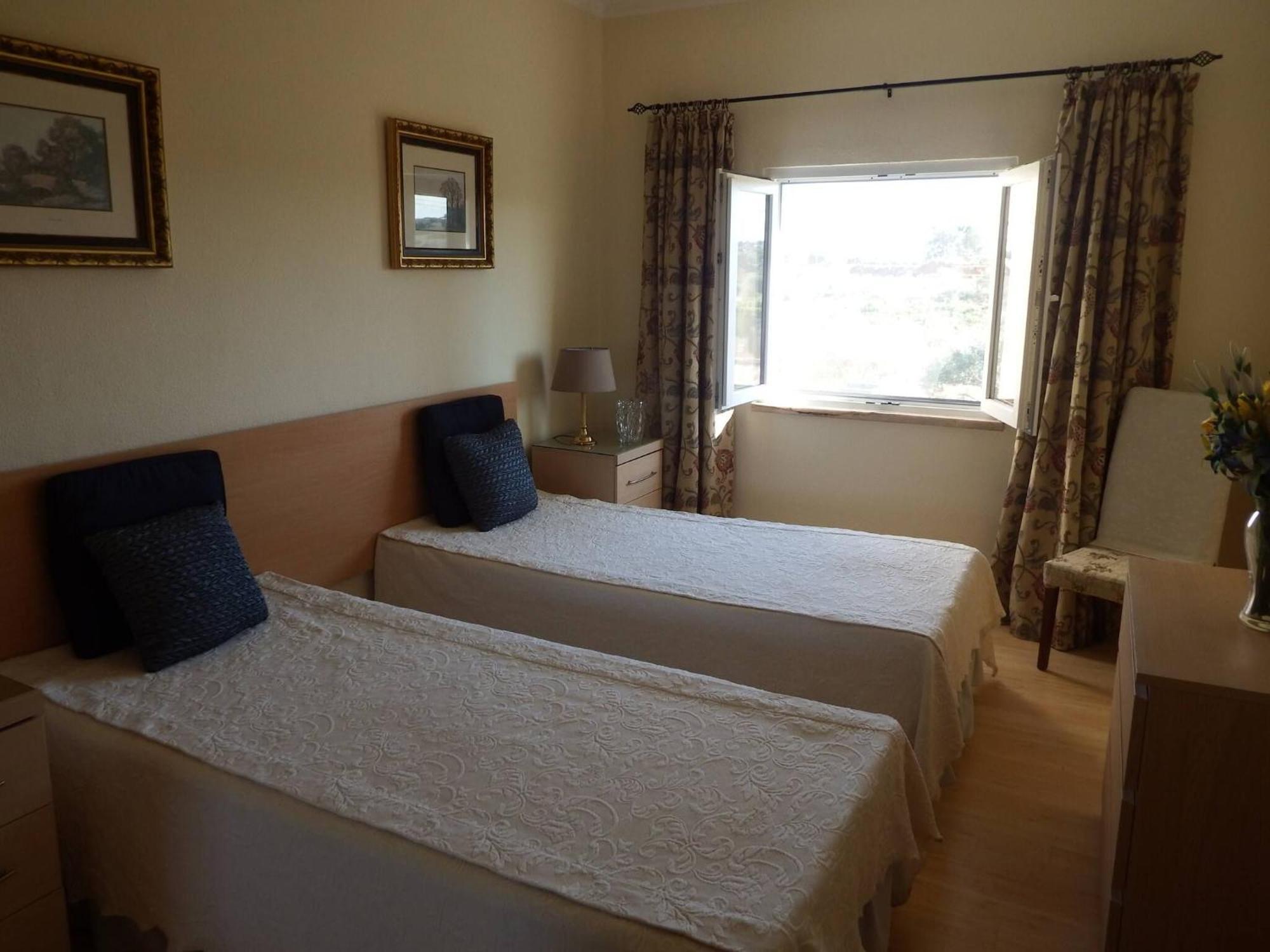 Villa Spacious Lara Estoi With Heated Pool Faro