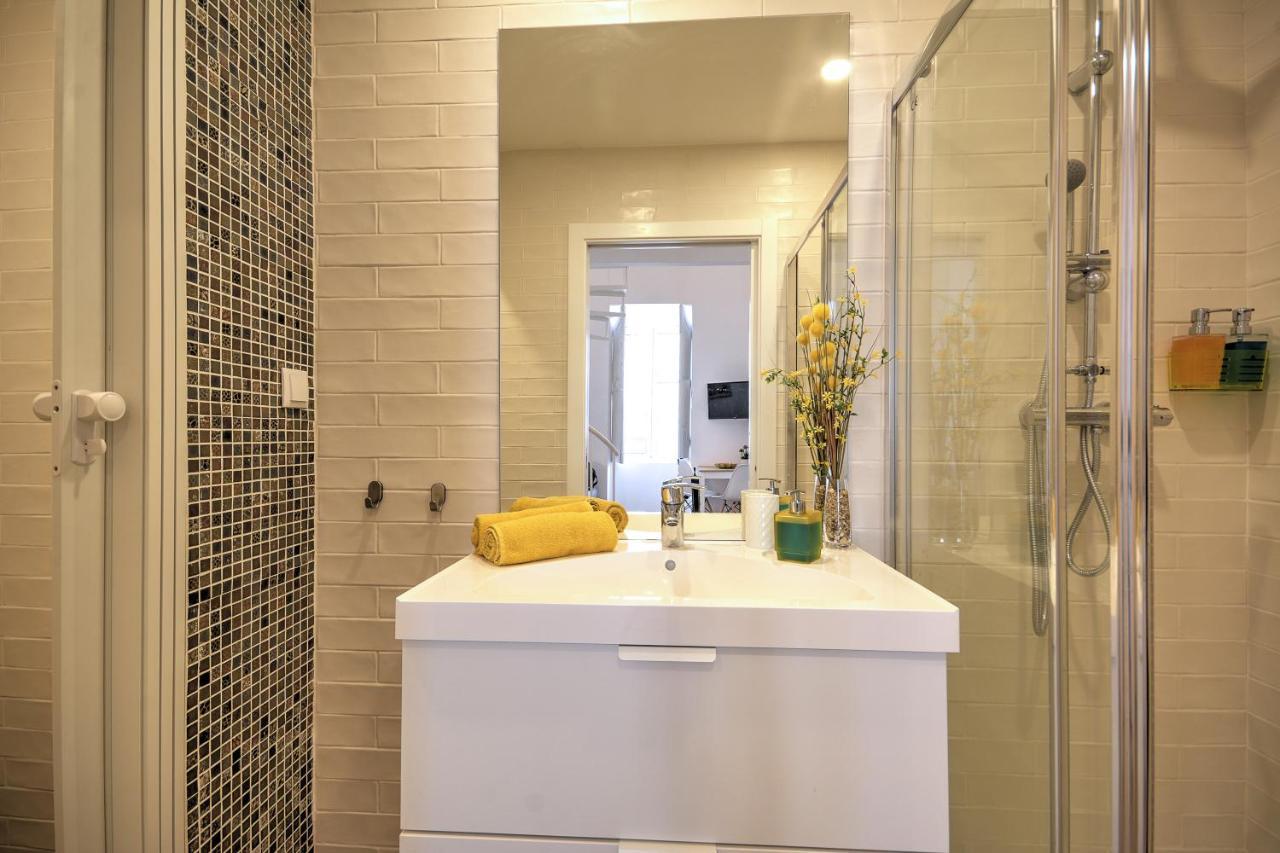 Yellow Barqueta Apartment *