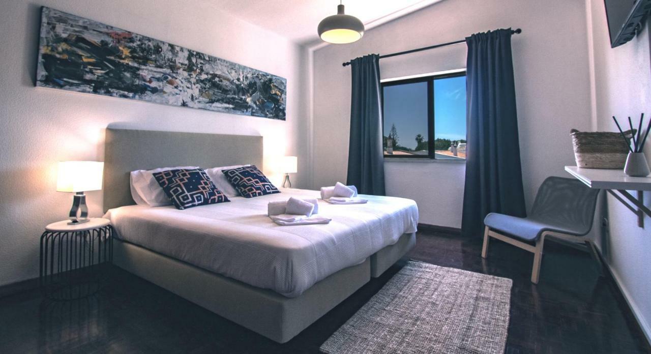 Pine House - Airport, And Center Bed & Breakfast Faro