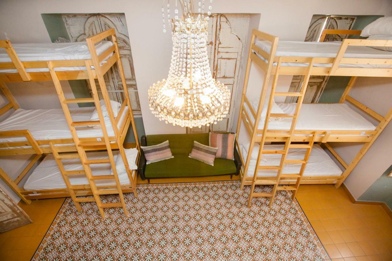 Hostel Hub 1878