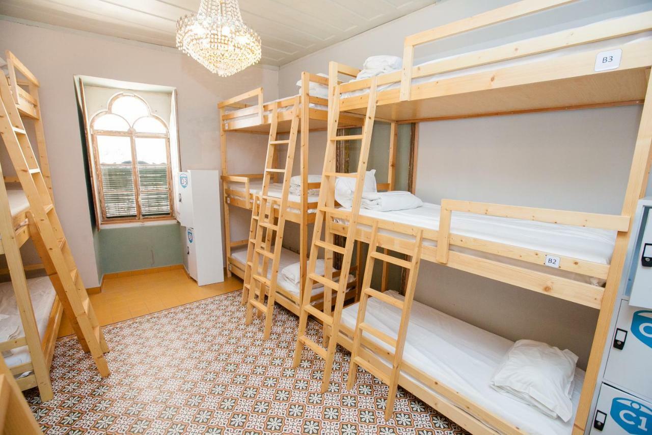 Hostel Hub 1878