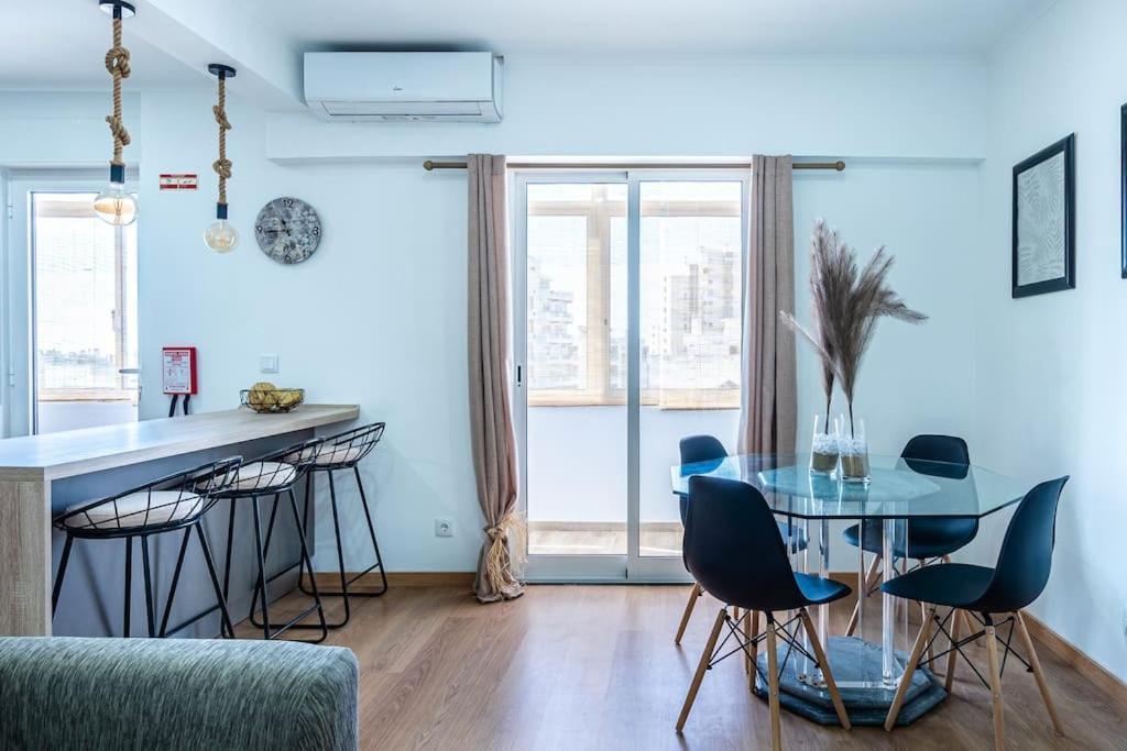 Center With Ac & Wifi *