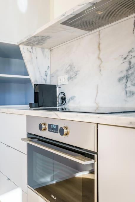 Modern & Bright - Mercado 22 Apartment