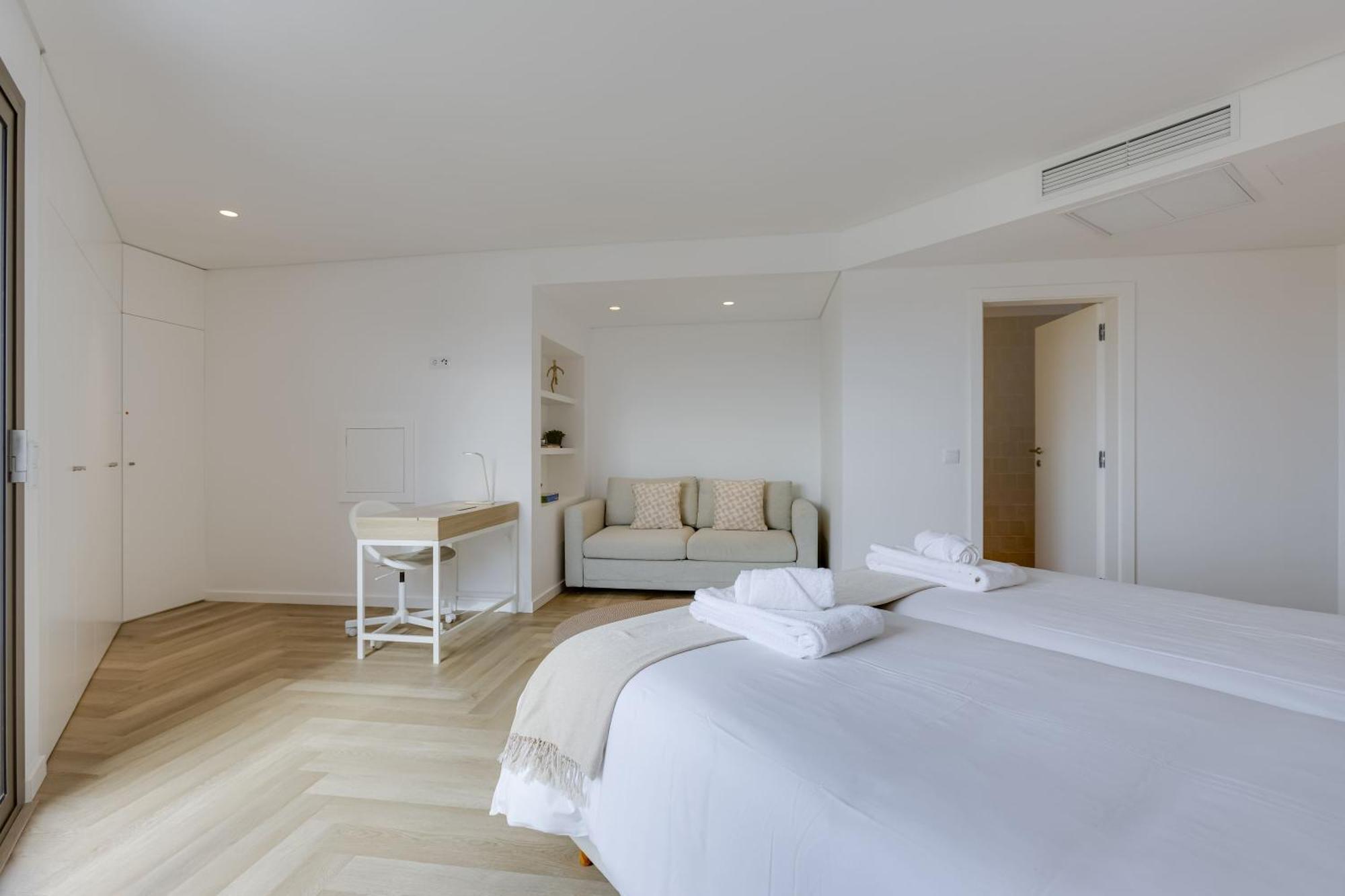Sunset - Luxury With Superb Pool And Great Views *