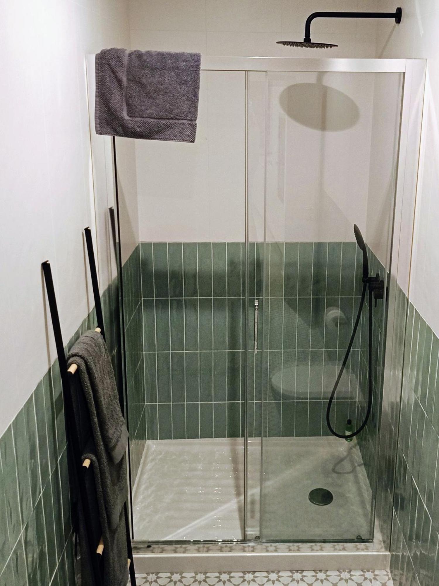 Apartment Grey And Green, Modern 2-bedroom Apartment, Ac, Location At Faro's Historic Centre Faro