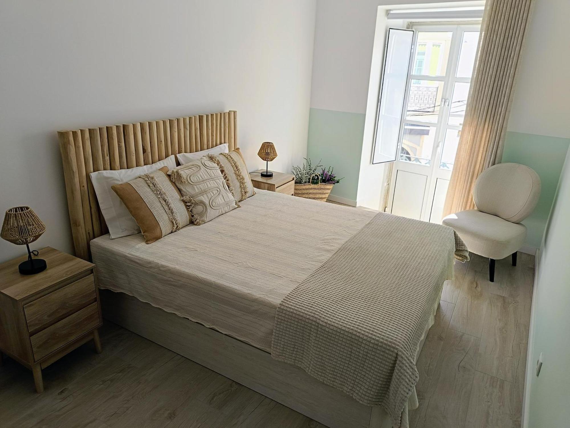 Grey And Green, Modern 2-bedroom Apartment, Ac, Location At Faro's Historic Centre Faro