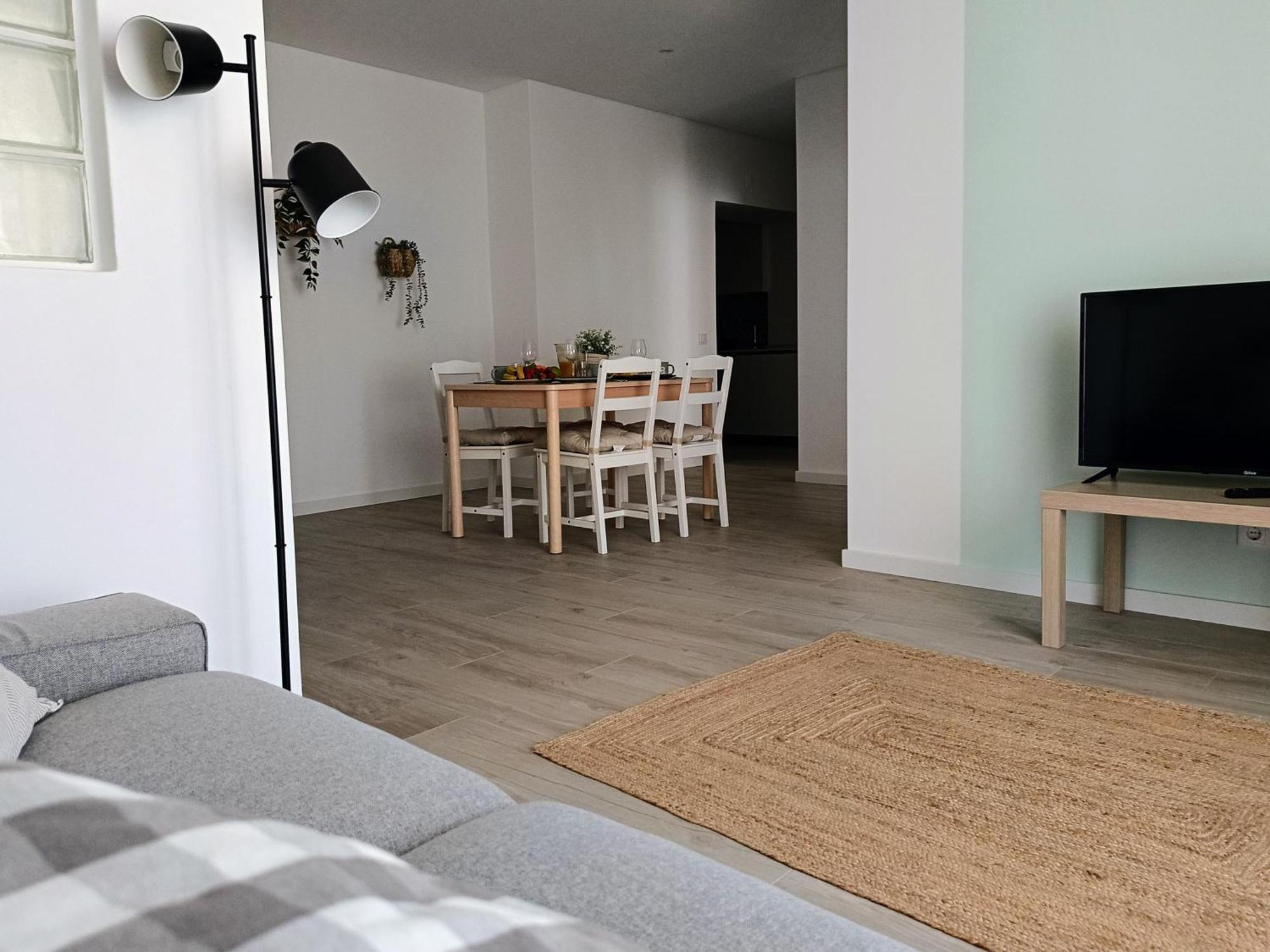 Grey And Green, Modern 2-bedroom Apartment, Ac, Location At Faro's Historic Centre * Faro