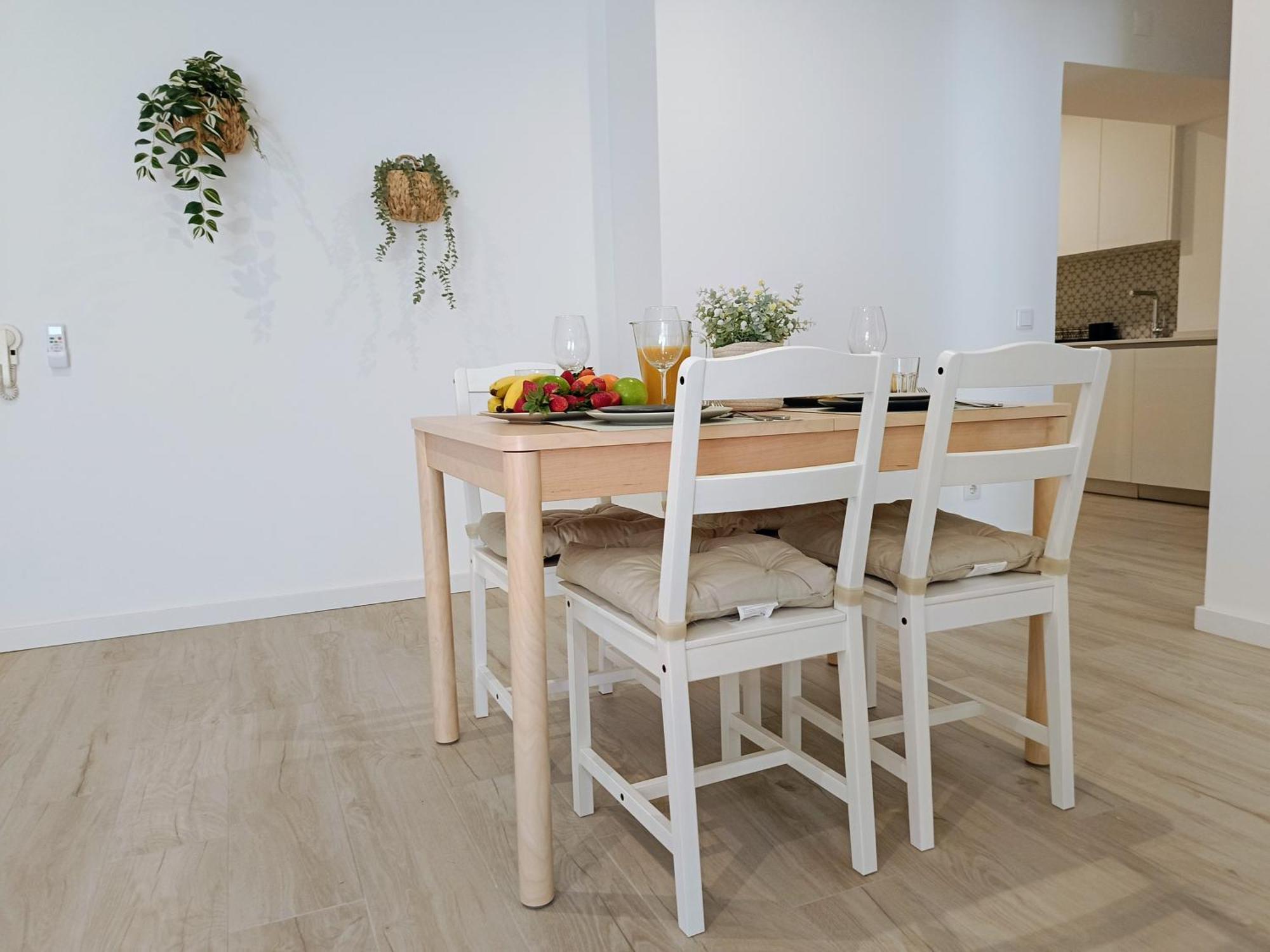 Grey And Green, Modern 2-bedroom Apartment, Ac, Location At Faro's Historic Centre *